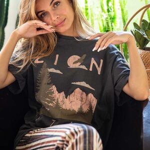 NWT GIRL DANGEROUS Gray Boyfriend Short Sleeve Graphic Tee